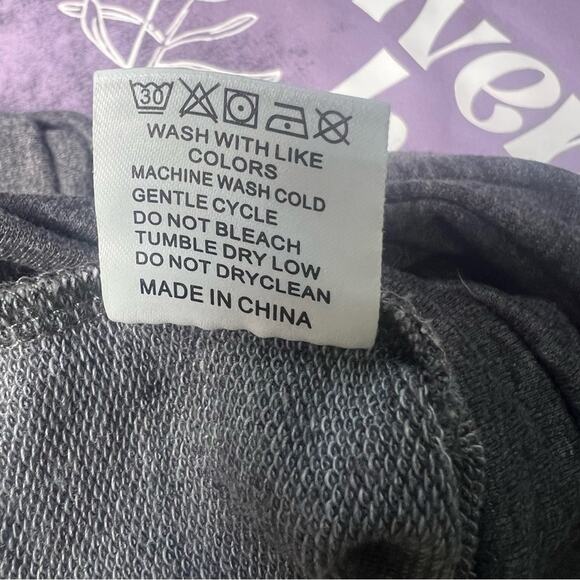 Taylor Swift Lavender Haze Graphic Lightweight Sweatshirt Large - Picture 3 of 5